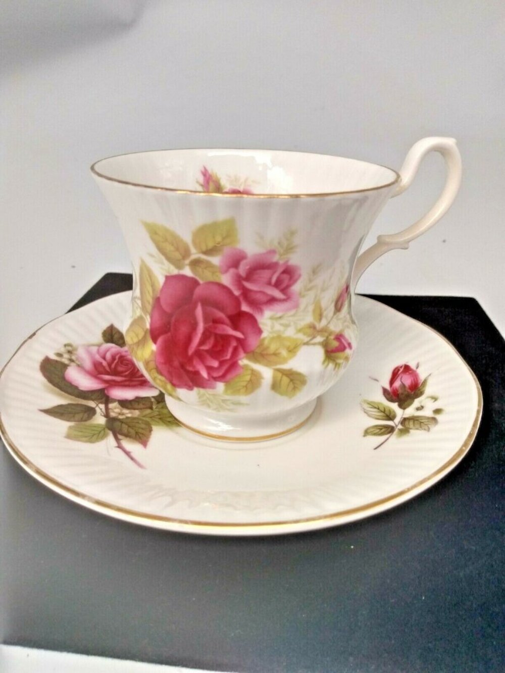 Royal Minister Bone China Cup & Saucer set Beautiful Rose Pattern